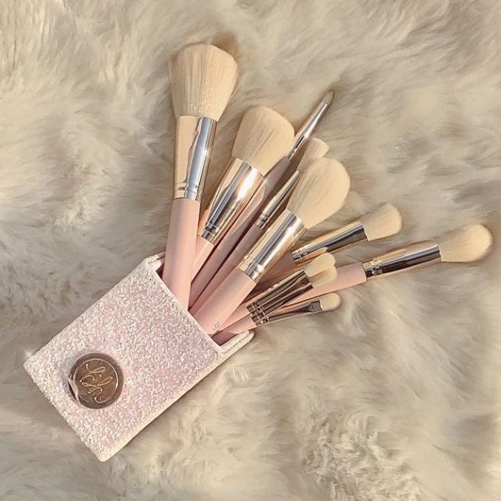 MAKEUP BRUSHES