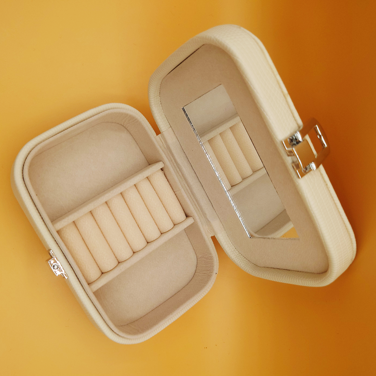 Stylish And Classic Makup Bags